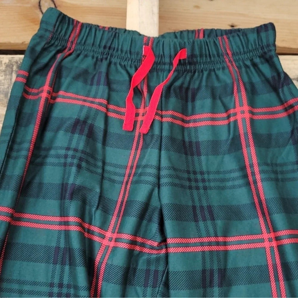 Hearth & Hand Kids' Tartan Green and Red Plaid 2pc Holiday Pajama Set - Picture 5 of 7